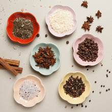 Load image into Gallery viewer, Flower Shaped Pinch Bowl Set of 6