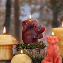 Load image into Gallery viewer, Beeswax Squirrel Candle